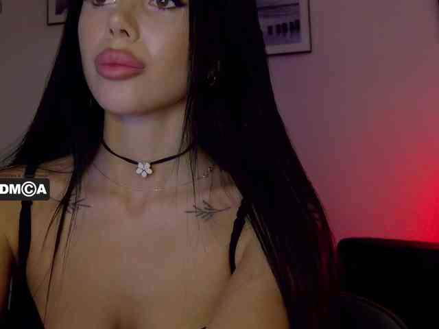 Katrinamoreno (19, White Cam Girl) performing squirt.
