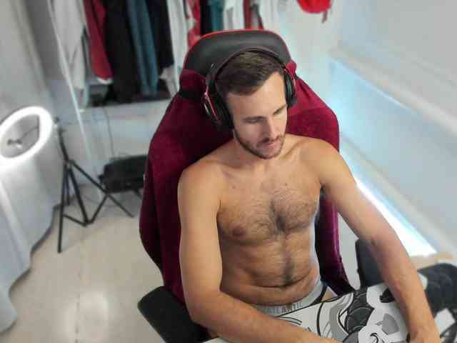 Raamos (29, White Cam Boy) performing ass fucking.