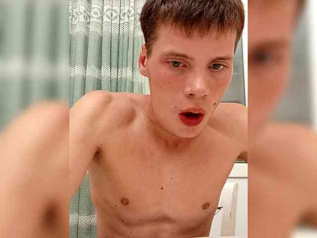Daniil a (24, White Cam Boy) performing Live Sex.