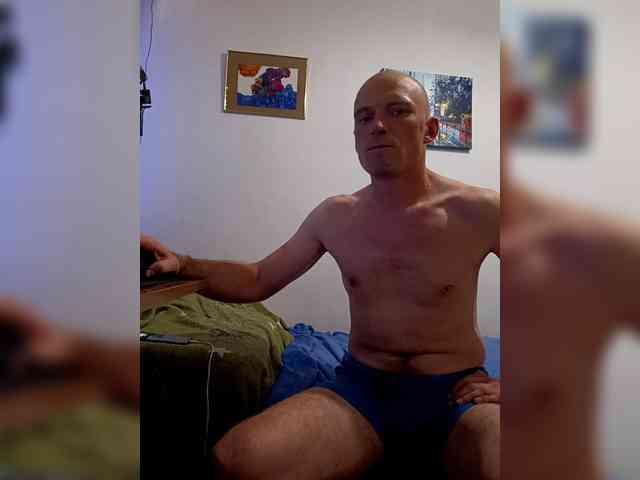 Greatfeelig (37, White Cam Boy) performing Live Sex.